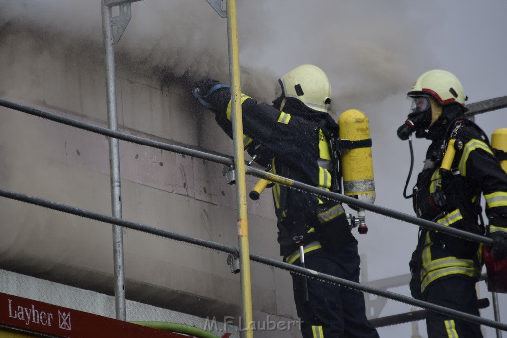 Dachstuhlbrand Koeln Poll Geislarerstr P350.JPG - Miklos Laubert